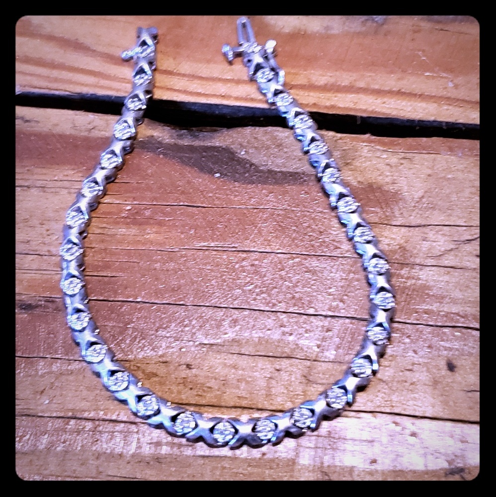 10k White gold diamond bracelet